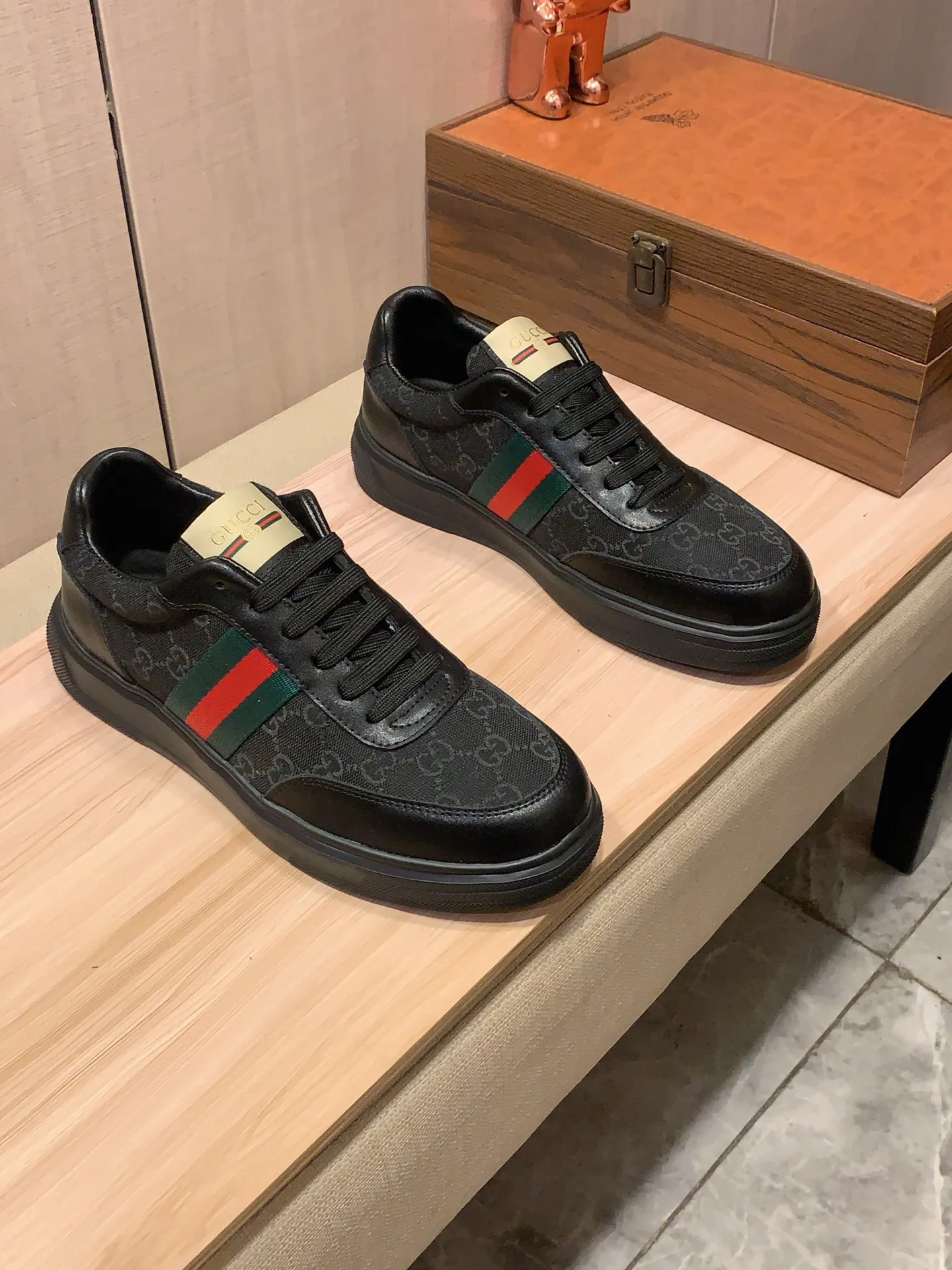 Men's Men's Shoes💰420💰💰🎩🎩[Lightning][Lightning] "Gucci*" The latest and most popular casual shoes, top brand [seduce] luxury ~ purchasing agency, top ~ quality. [Strong] The upper is made of imported breathable cowhide with material ➕ breathable sheepskin feet (•) and fine workmanship. The original stylish and stylish soft rubber wear-resistant and non-slip outsole is light and comfortable on the feet. The real thing looks better when photographed in person. 111: code: 38-44, 3️⃣ colors selected